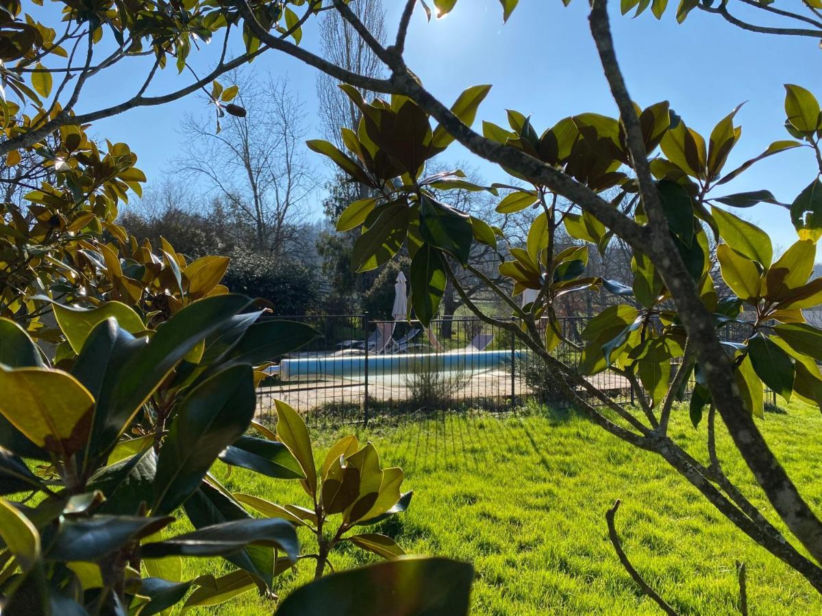 Hotel Domaine De Villot Sainte-Colombe-de-Villeneuve Esterno foto