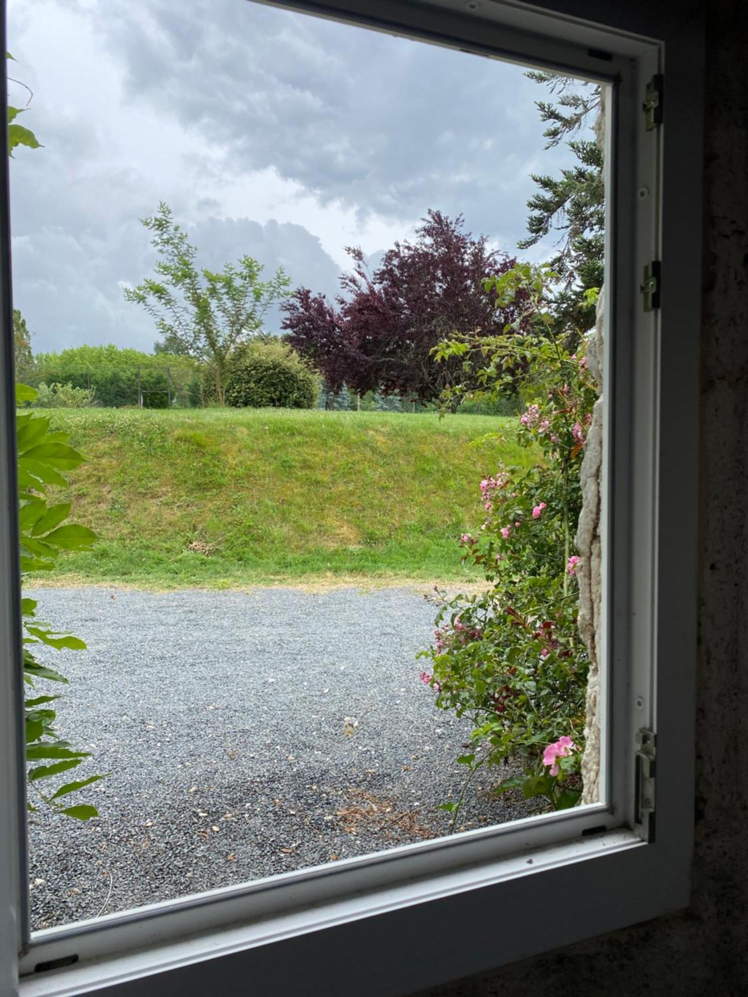 Hotel Domaine De Villot Sainte-Colombe-de-Villeneuve Esterno foto