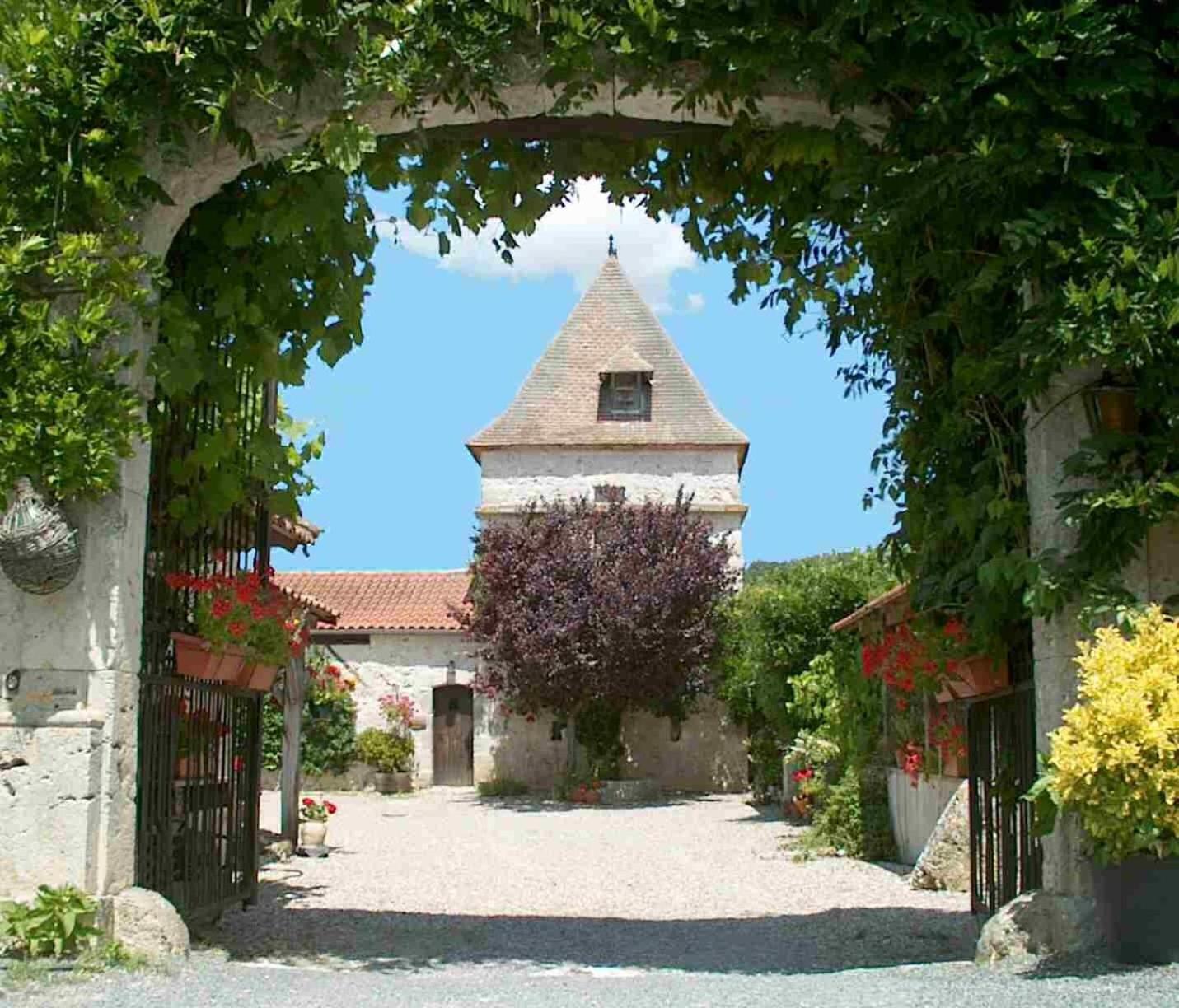 Hotel Domaine De Villot Sainte-Colombe-de-Villeneuve Esterno foto